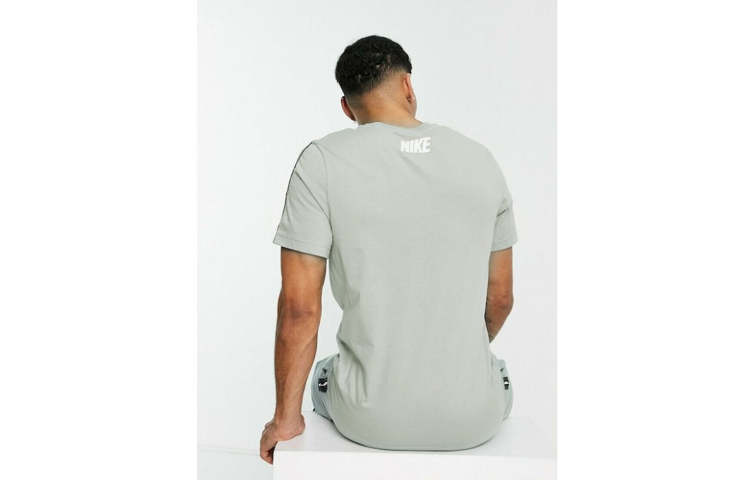 Nike Repeat Ανδρικό T-shirt (DM4685-013)